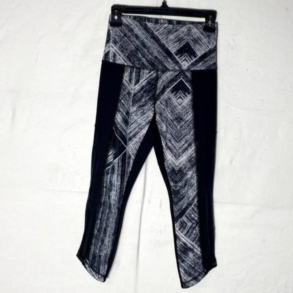 LULULEMON Hot to Street Crop Heat Wave White Black 4